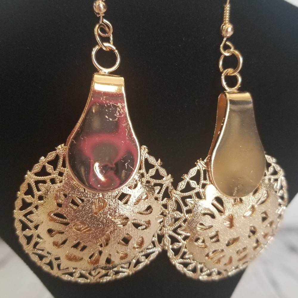 Earings - Picture 2 of 2